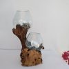 Cristal soplado sobre tronco de madera